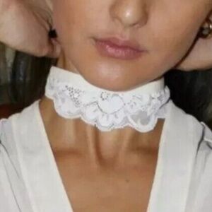 WE ARE HAH- All Choked Up Lace Choker and Garter in Blanc